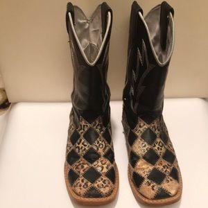 Blazin Roxx Girls cowboy boots.